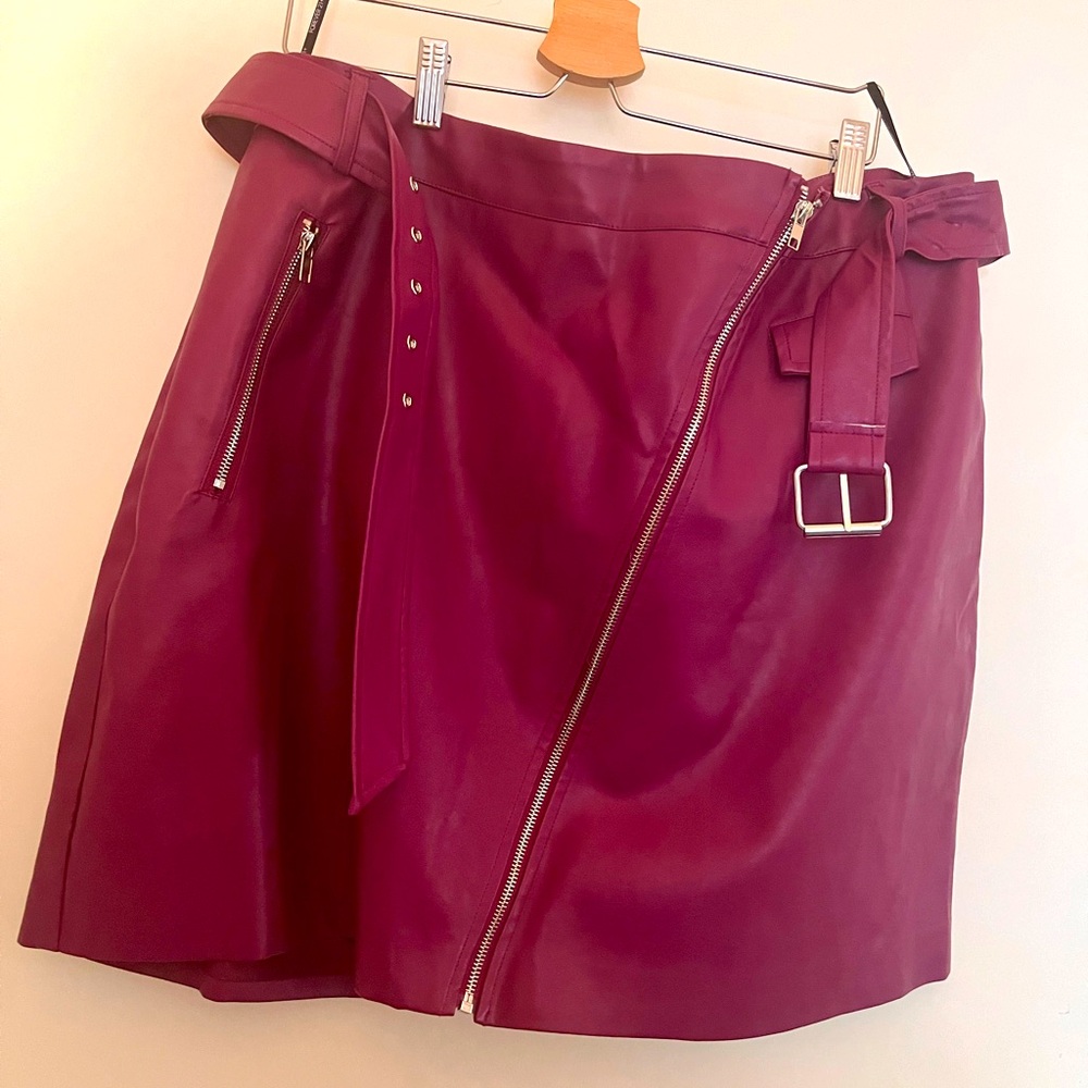 Forever 21 pleather skirt in a deep fushia color. Fits like a 16